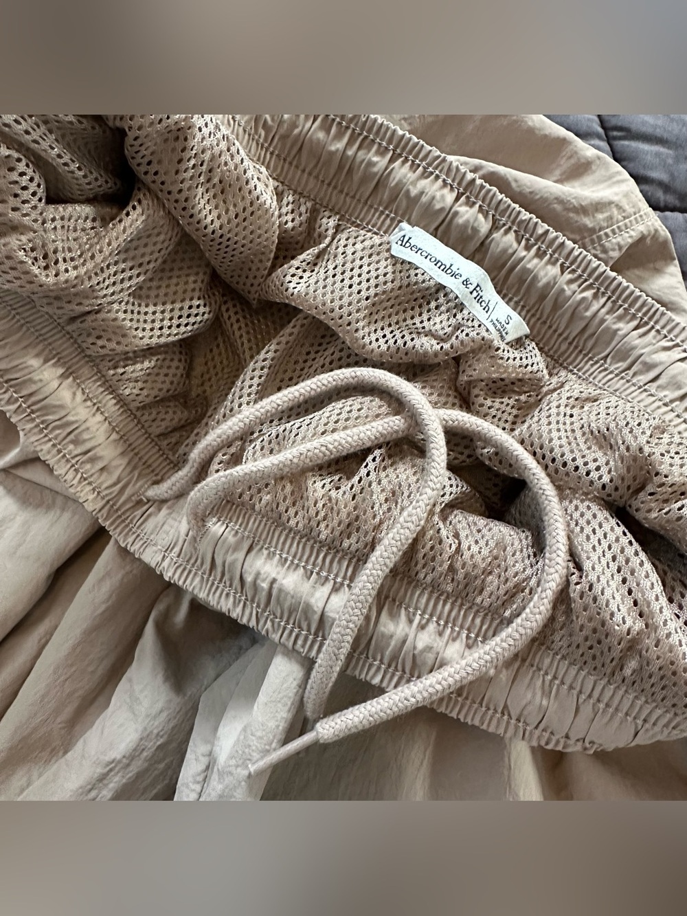 Abercrombie & Fitch Crinkle Nylon Track Pants in Khaki Beige, Size Small - Picture 13 of 14